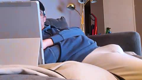 swontguy2025 online show from March 9, 6:28 am