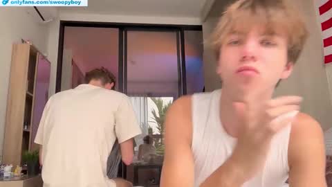 Snapshot of swoopyboy chatting on November 23, 7:19 am swoopyboy online show from November 23, 7:19 am