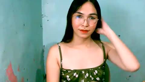 Snapshot of swyt_soleil chatting on September 12, 10:15 am swyt_soleil online show from September 12, 10:15 am