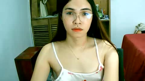 Snapshot of swyt_soleil chatting on October 18, 6:48 am swyt_soleil online show from October 18, 6:48 am