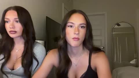 sydneyharperrr online show from August 7, 2:57 am