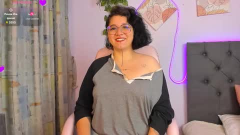 Snapshot of sylvara_bx chatting on February 9, 12:31 pm online show from February 9, 12:31 pm