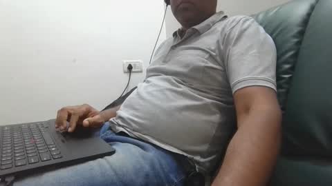 Snapshot of symond_jns chatting on October 29, 9:11 am symond_jns online show from October 29, 9:11 am