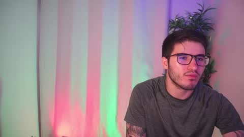 t0ny_wylie online show from February 24, 7:01 pm