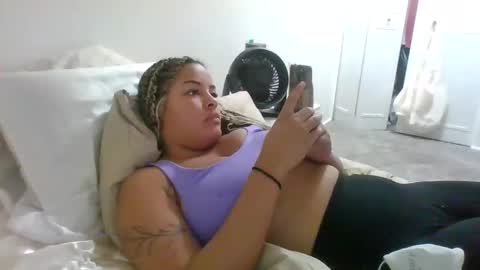 Snapshot of t_princess_t chatting on September 25, 1:20 am t_princess_t online show from September 25, 1:20 am