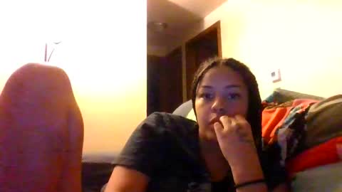 Snapshot of t_princess_t chatting on November 13, 4:11 am t_princess_t online show from November 13, 4:11 am