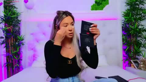 Snapshot of taahiraarabian chatting on November 5, 2:28 pm Arianna online show from November 5, 2:28 pm