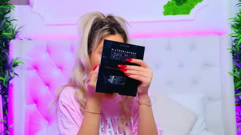 Snapshot of taahiraarabian chatting on November 17, 1:06 pm Arianna online show from November 17, 1:06 pm