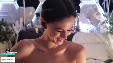 Snapshot of taanni_bc chatting on December 21, 7:26 am TAANNI online show from December 21, 7:26 am