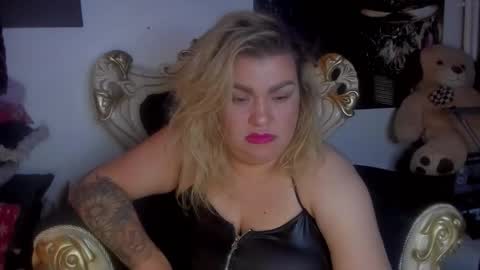 Snapshot of tabithachristal chatting on May 28, 10:29 pm Mistress Tabitha online show from May 28, 10:29 pm