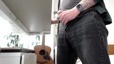 tache154167 online show from April 14, 11:49 am