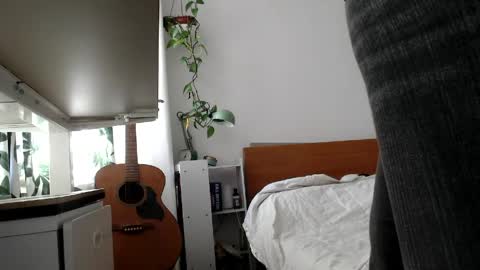 tache154167 online show from April 22, 4:30 pm