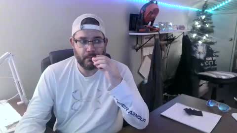 TaintNuzzler online show from December 4, 12:52 am