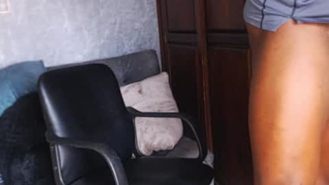 Tairon Tucke online show from December 15, 9:09 pm