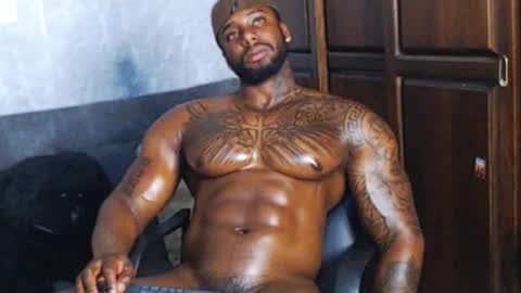 Tairon Tucke online show from December 16, 12:15 am