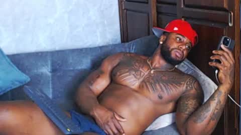 Tairon Tucke online show from December 22, 9:42 pm