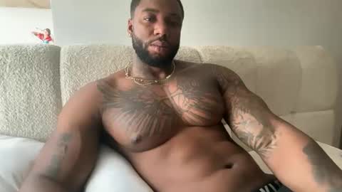 Snapshot of tairontucke chatting on May 4, 6:37 pm Tairon Tucke online show from May 4, 6:37 pm