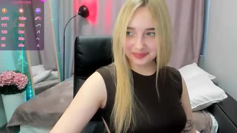 Snapshot of taisia_hot chatting on May 2, 8:08 am Taisia online show from May 2, 8:08 am