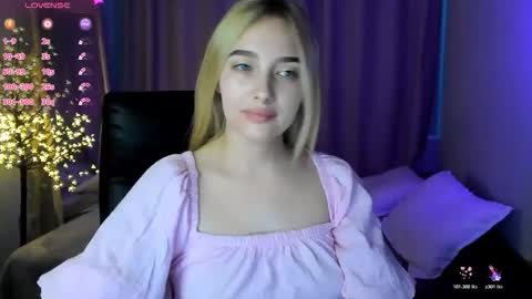 Snapshot of taisia_hot chatting on May 22, 8:10 am Taisia online show from May 22, 8:10 am