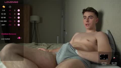 Snapshot of taisonbrownx chatting on November 15, 8:05 pm Taison online show from November 15, 8:05 pm