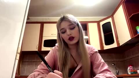 Snapshot of taitebinner chatting on February 13, 3:41 pm Mia online show from February 13, 3:41 pm