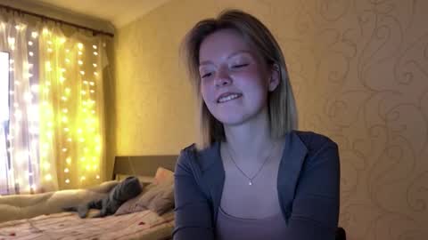 Mia online show from April 29, 6:03 pm