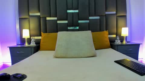 tali  online show from November 11, 7:03 pm