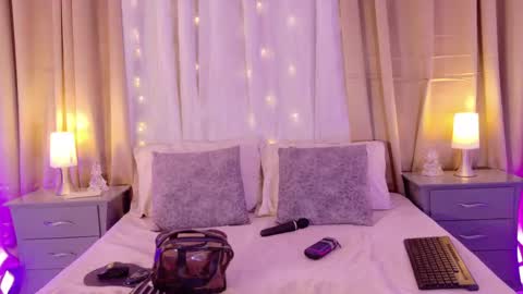 tali  online show from April 21, 9:06 pm