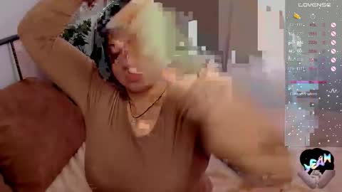 Snapshot of talla_la chatting on November 25, 9:09 am Talla online show from November 25, 9:09 am