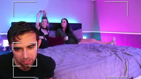 talltitsandtats online show from December 14, 5:40 am