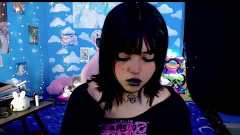 Alejandra Independent model online show from April 3, 9:51 am