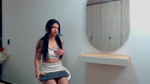 Hi im sara online show from March 28, 1:11 pm