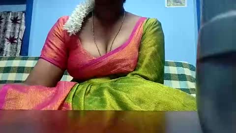 Snapshot of tamilmadhi520 chatting on April 30, 5:52 pm tamilmadhi520 online show from April 30, 5:52 pm
