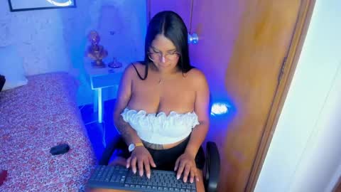 Tammara  online show from May 8, 12:10 pm