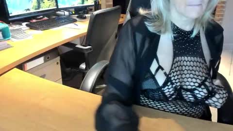 Snapshot of tammy4camfun chatting on December 8, 8:51 am Tammy online show from December 8, 8:51 am