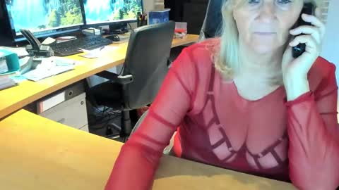 Snapshot of tammy4camfun chatting on December 16, 10:18 am Tammy online show from December 16, 10:18 am