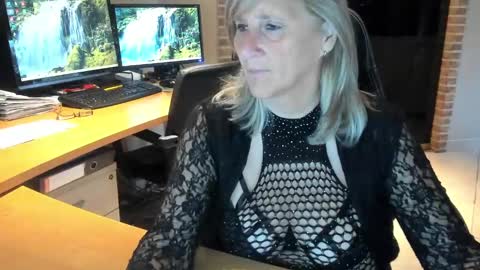 Snapshot of tammy4camfun chatting on December 29, 9:39 am Tammy online show from December 29, 9:39 am