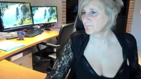 Snapshot of tammy4camfun chatting on December 31, 9:53 am Tammy online show from December 31, 9:53 am