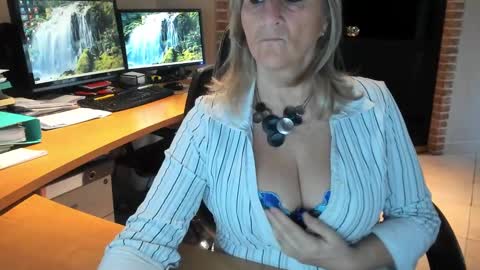 Snapshot of tammy4camfun chatting on January 22, 9:35 am Tammy online show from January 22, 9:35 am