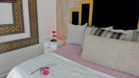 Snapshot of tamy_honey chatting on February 15, 7:50 pm Tamy online show from February 15, 7:50 pm