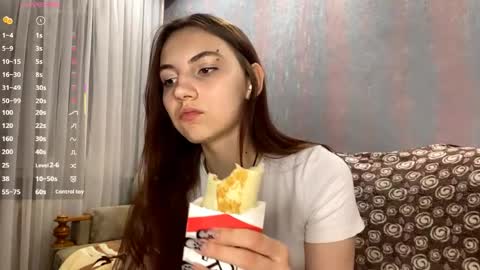 Alice online show from April 3, 4:27 pm