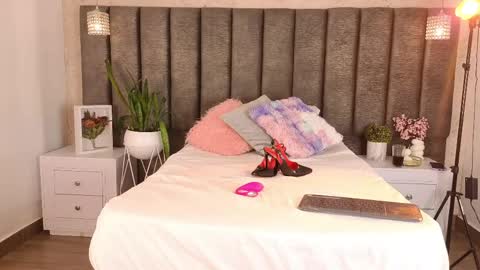 Snapshot of taniaa_diaz chatting on May 2, 7:41 pm Tania Dias online show from May 2, 7:41 pm