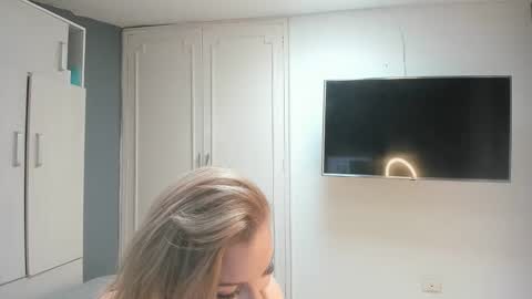 taniabonnet  online show from March 27, 8:08 pm