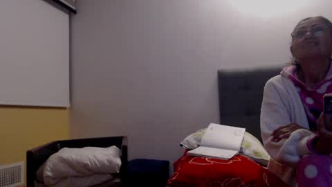 taniafirelux online show from April 22, 1:19 am