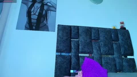 Snapshot of taniamilan chatting on May 2, 7:46 am Tania online show from May 2, 7:46 am