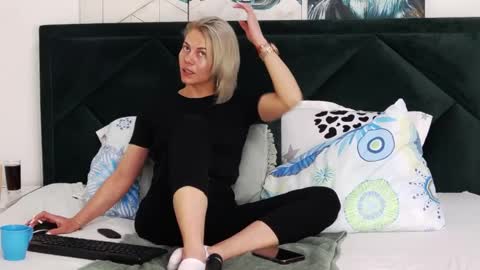 tanyaGrey online show from April 7, 7:53 am