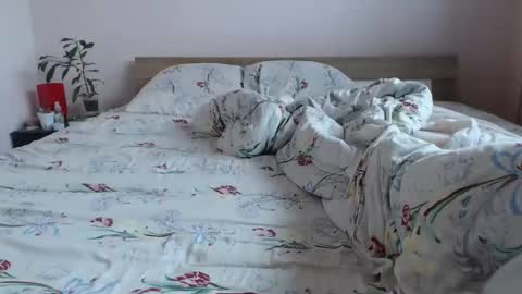 Snapshot of taniyushka chatting on October 14, 6:36 am Taniyushka online show from October 14, 6:36 am