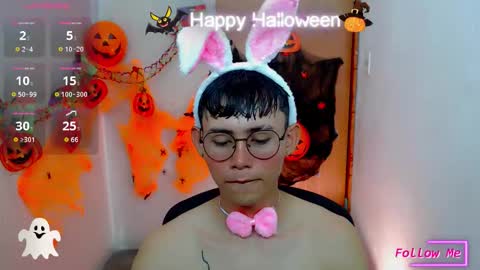 Snapshot of tanjiro_cute chatting on October 31, 9:43 am Andres online show from October 31, 9:43 am