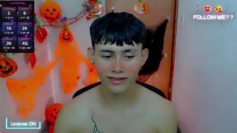 Snapshot of tanjiro_cute chatting on November 9, 9:07 am Andres online show from November 9, 9:07 am