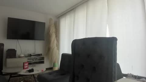 Snapshot of tara__ chatting on October 9, 5:44 pm tara__ online show from October 9, 5:44 pm